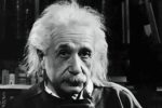Albert Einstein: “No busques ser un hombre de éxito, sino más bien un hombre de valor”